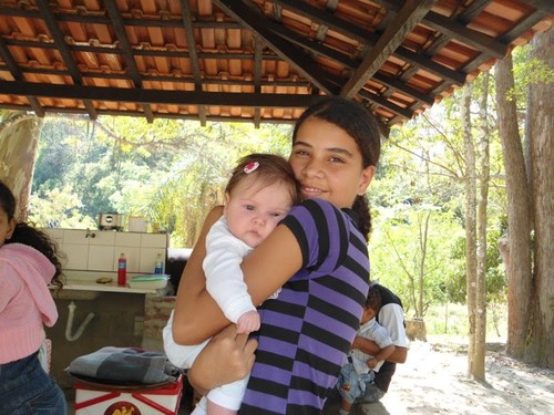 amo minha família, adoro passa o tempo com meus amigos ,gosto de esportes ,praticamente não vivo sem internet.odeio falsidade. sou corinthiana e solteira...