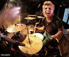 Até quando vocês vão ficar com essa de falar que MLK não pode gostar de restart? quer saber? eu gosto mesmo, e foda-se! Melhor batera pra mim @Thomasrestart ;)