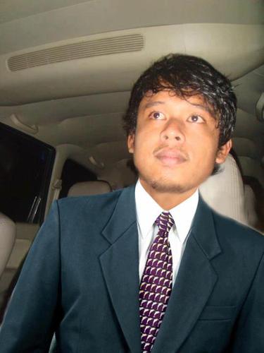 meskipun saya tidak ditakdirkan jadi orang sukses,tapi saya akan berusaha menjadi orang yg berguna bagi keluarga dan orang banyak,amin....!!!