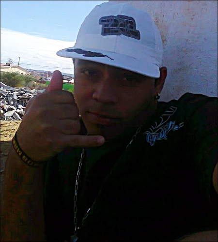 Conheci um cara que se chama jesus Por expor suas idéias, enforcaram-no na cruz Jesus negão Jesus negão, sangue bão