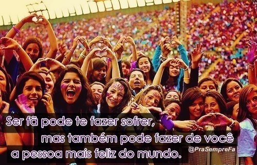 Temos gostos diferentes, amamos e admiramos pessoas diferentes, mas somos fãs e entendemos como é difícil estar longe de quem amamos. 
(17/07/2012)