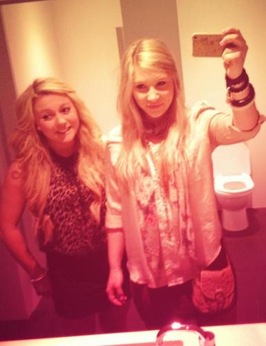 AmyJayneStudent's profile picture. aspiring print/radio journalist awaiting to tackle the world.
http://t.co/1J6GiLQjoS