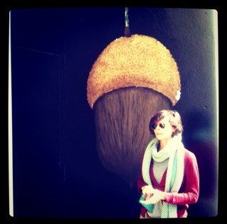 eronoele's profile picture. Traiter le frivole avec sérieux et inversement