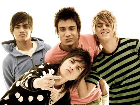 Saiba q vcs sempre vão esta em meu coração. Amo vcs! @PeLanzaRestart @PeLuRestart @ThomasRestart @KobaRestart. desde 24/11/11 dona @ingrid_fabris