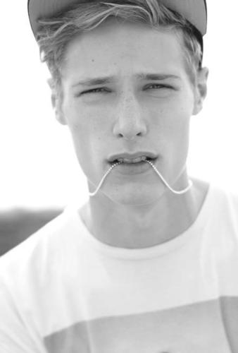 Im Lievito Mellark, the 21 year old son of @SylvieMellark and @PeetaPD12 and half brother of @nataliamellark