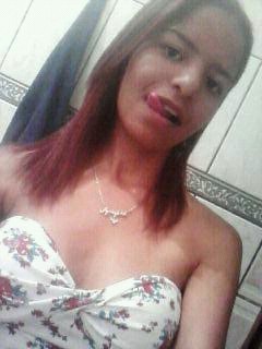 To na pista dia e noite, batalhando num é atoa
Se ele pode ser patrão, respeita que eu sou patroa (uh uh lálá)
Respeita que eu sou patroa (uh uh lálá)