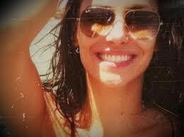 05/08 As vezes fico pensando, porque escolhi você, justo você para amar, incondicionalmente, depois disso me lembro de cada sorriso e alegria que você me deu.