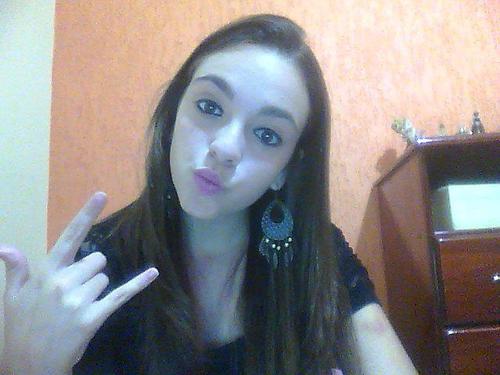 Gorda ,chata ,louca ,ciumenta ,romantica ,sincera e pra saber mais ,basta conhecer hahahaha'