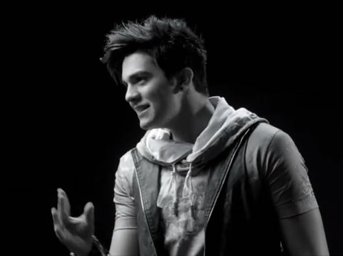 As pessoa flam pra min desistir de vc e eu so responde vc desistiria do seu idolo?ele(a)nao @luansantana
criado dia:26/07/12, Oficializado dia:27/07/12