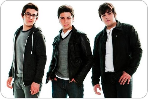 Si eres ilvolover, sigueme. ¿Que Il Volo no ama a sus fans? Please Bitch. Una fan se desmayo y Gian se quedo al lado de ella. LOS AMO♥! me sigues y yo a ti♥