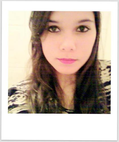 milasjc's profile picture. → A menina que cresceu rápido demais, de um jeito que ninguém percebeu. a menina que dá mais valor aos amigos do que a ela mesma.