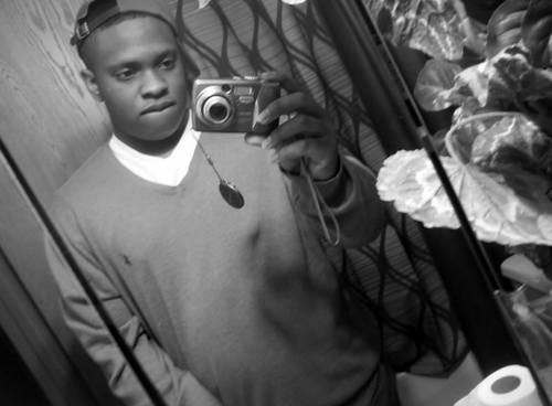 I dnt live the high life, im just living freely , i perfer the flylife , money , cars, clothes& hoes thats how life goes, living in ESTL thats all we know !!!!!