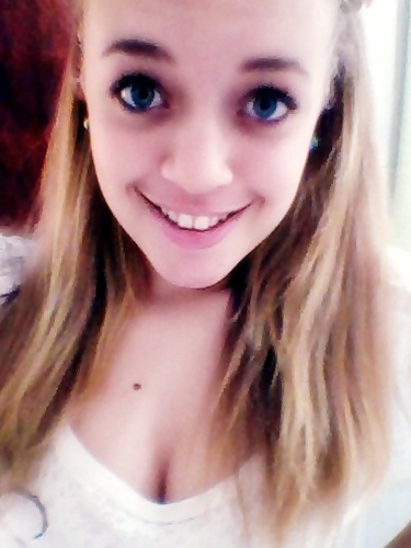 namorada do @__umtchuco *---*, m.a da @__Jacques2 ,sis da @Luuuana_zs e pequena da @G_AnaPaula_G ;3