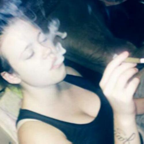 LoveJanel's profile picture. Follow me & I most likely will follow you back (: