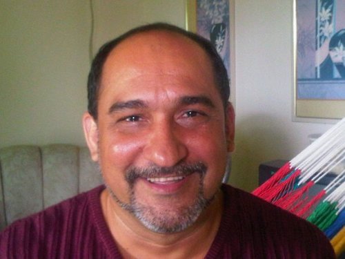 Egresado de la UDO-medicina. Profesor universitario jubilado