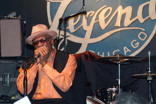 Chicago Blues Artist who performs solo ,duo or full band.