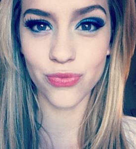 Seu sorriso , seu gesto , seu rosto , seus olhos, mexem comigo e me deixam te amar mais @sophiaabrahao , Since: 01/08/2012