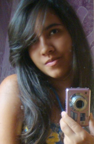 16 anos, sou amiga, ciumenta, gosto de coisas novas.