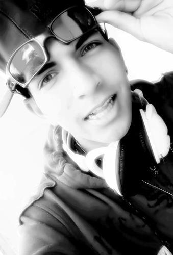 15 anos ; #virginiano , SaoPaulino Desde Pivete ,#Ciumento #Funkeiro , #Orgulhoso ,#Teimoso ,  HAHA #PRAZER . #BRUNOFREIRE