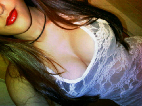 18. Soy una chica mala mi madre recomienda que no se la pasen conmigo y me gusta mucho el sexo, si quieren saber mas den mi sígueme ¡FIN!