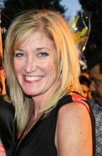 mom of 3, music lover, dancer, passionate marketing and sales exec