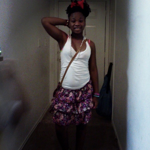 im a female dats bout  dat life and im a yunqq lady at da same time ho*'s want attention while ladies want respect