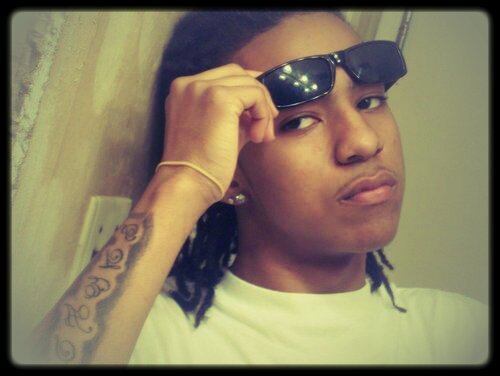 cool ass dude i try to stay honest as best i could #biracial #bisexual #light-skinned #VIRGO tml 773-669-0400 Follow my bro @jakobe304  kik: AB_On_Top