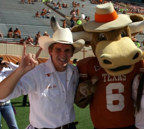 HEY! I am a graduate from The University of Texas (Hook em' Horns!). I'm big into sports, volunteer work, and I'm an avid reader.