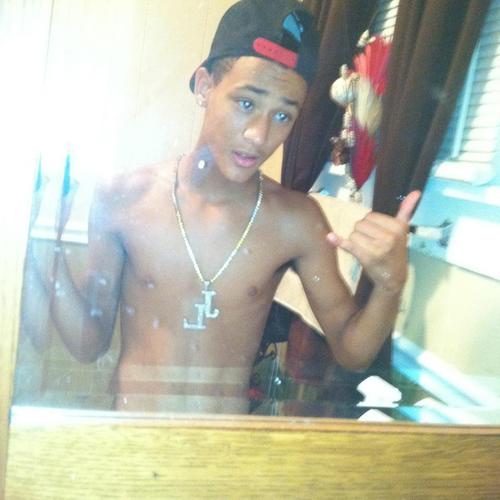 -- That Kidd Rite Thea , Ah Truee Hustler ! .