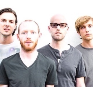 Poolvogel's profile picture. Cabaret. Muziek. Theater. Absurdisme. Bos Theaterproducties. Tourt rond met voorstelling Wachtlokaal 9. Regie: Peter Heerschop, Viggo Waas, Daniël Samkalden