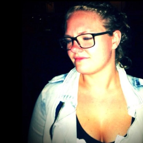 _ESMEEEEEEEEEEE's profile picture. 1ste klas kneus. Als ik struikel over mijn eigen voeten krijg jij de schuld. Klinkt logisch toch... dussss