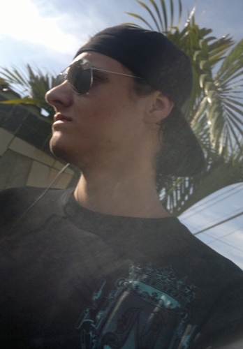 SOLTERO, FIÉL OUVINTE DO BAND CORUJA, JOGADOR DE COUNTER STRIKE, ME CONSIDERO UM CARA ENGRAÇADO !