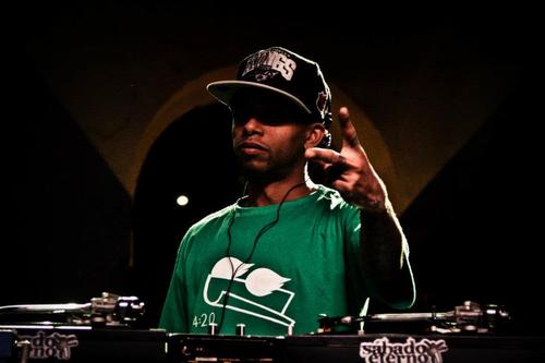 DJ...Brasiliano...Paulistano...Santista....Malokeiro..

nem diferente...nem igual...EU!