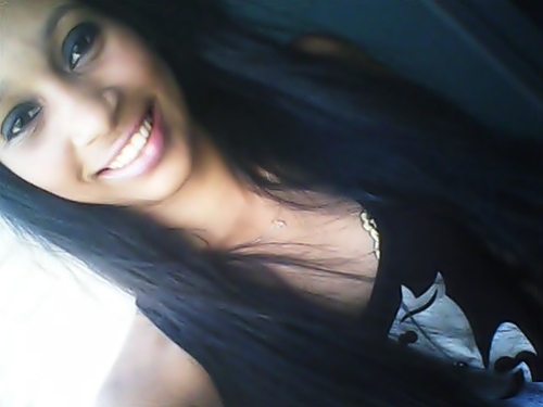 Aquela menina que sonha com os pés no chão(:
A menininha com jeitinho de boazinha,
com carinha de quietinha,
mas que não é bobinha .!