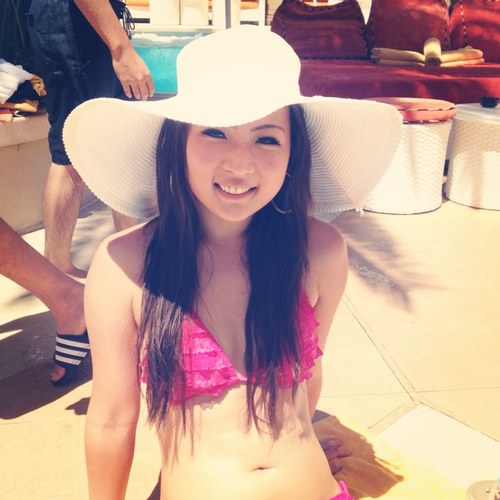 reeniepoo's profile picture. HockeyJunkie/
CanucksFan/
Gamer/
Nerd@Heart/
Workaholic/
SnowBunny/
AbsolutelyRidiculous/
=)