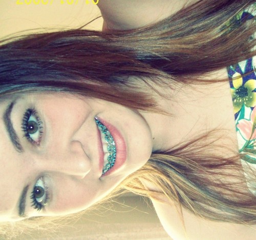 ♉ Loira/Ruiva, olhos verdes, 1.72 de altura, 64 quilos, estudante, Rock, MPB, Prazer eu!