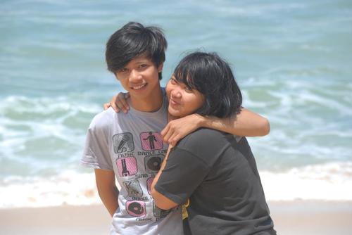 thiyhaazz's profile picture. I luph Faisal Lisaaa,, :*
I will wait until he comes back,
whenever it, :)
But, I love Allah SWT, Nabi Muhammad SAW, my parents, and all my family so much,