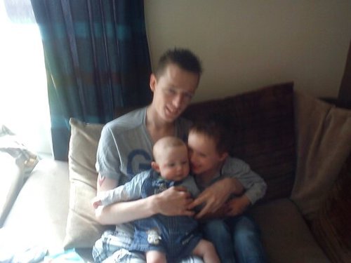 im 20 a proud dad of 2 and I work as a salesperson at mobiles4less ltd . work hard play hard all day long!