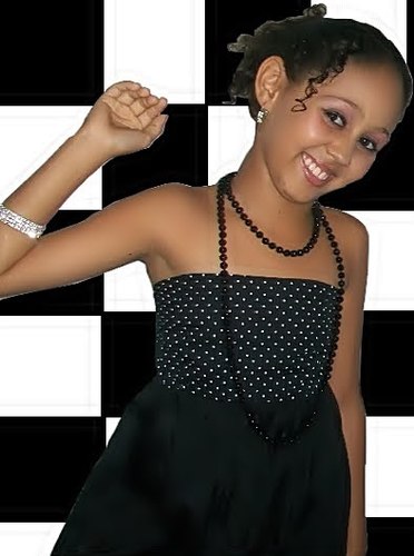 Sou uma garota legal, gosto d violão, guitarra, baixo e bateria, sou rebelde e tb sou mto apaixonada por Rebeldes e Thalia.