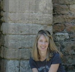 Marketing Maven, wife, mom. Like Deckert group hugs, spending time with friends, desserts and the beach.