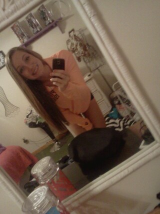 im olivia, freshman. i play volleyball, family and friends are my life. follow me and ill return the favor.