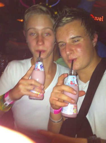 - Voetbal HB - Ajax - Muziek - HBO - PS3 - Geniet van 't leven - ~Oost West, de Noord best~ #101BOERZ