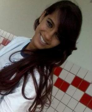 Meiga e sensível, decepções? muitas! aprendi com todas! me projeto em amor e alegria... Eu era neném naum tinha talco, mamãe passou açúcar em mim !!
