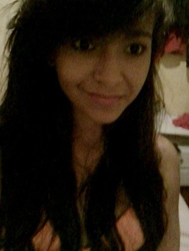 My name is gêêh, tenhoo 16 anos ;). Sou da Bahia, curto todo tipo de musica, sou capoeiraista e amo mais q chocolate ^^