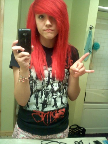 Hi. im Ashlie. and i love Sleeping with Sirens and Green Day. follow me. uhm kbye.