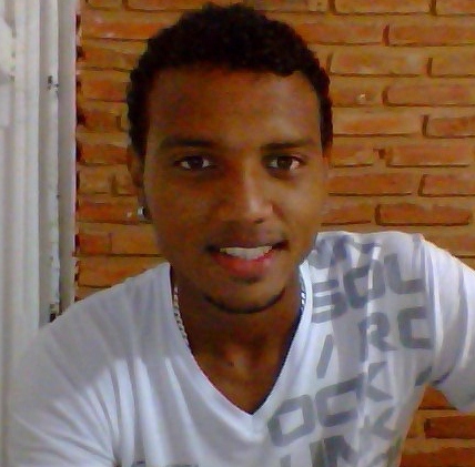 - Eu sou dos 3, isso basta. *-*
