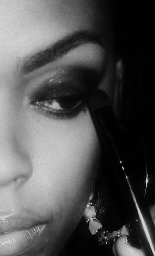 Freelance makeup artist Je'Rina Da'na of Rialto California, Specializes in flawless makeup applications & individual beauty services for any occasion.
