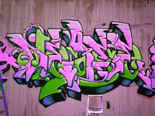 'send your graffiti' here to be retweeted and be seen by a whole community of graffiti artists to see. Follow if you are remotely interested or do graffiti