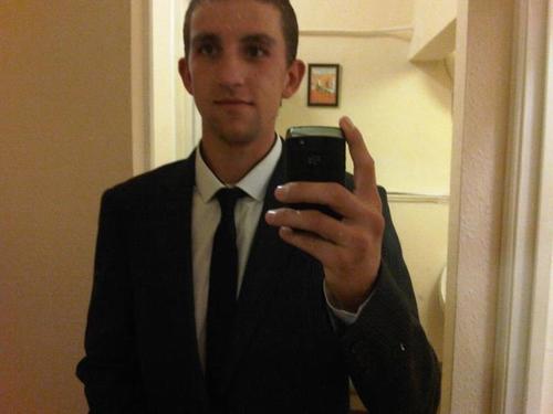 leeturnbull3's profile picture. i am an easy going person who enjoys going out for meals cinemas basically most things i wrk as a fencer n i am a kind n caring bloke :)