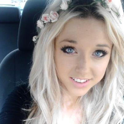 Ashlie, :] i love miley cyrus. EVERYONE ELSE IN THA ROOM CAN SEE IT, EVERYONE ELSE BUT YOUU.